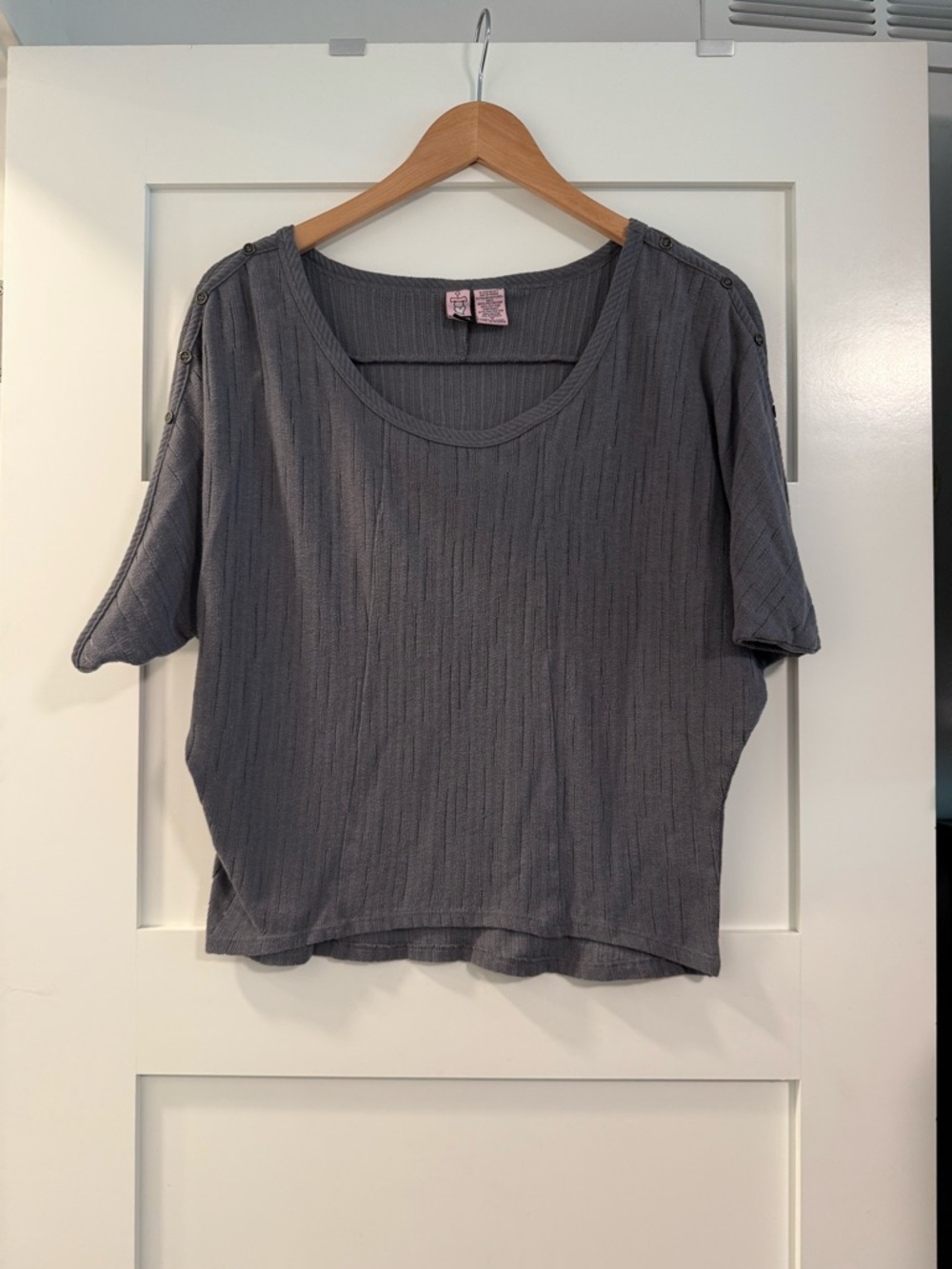 Love On A Hanger Women's Short Sleeve Ribbed Scoop Neck Top - Gray